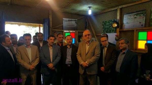 بازدید استاندار گیلان از دبیرخانه جشنواره لاله های تالابی